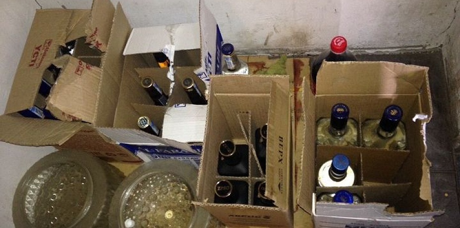 12 литров «паленой» водки изъяли челябинские полицейские из кафе-бара в Ленинском районе