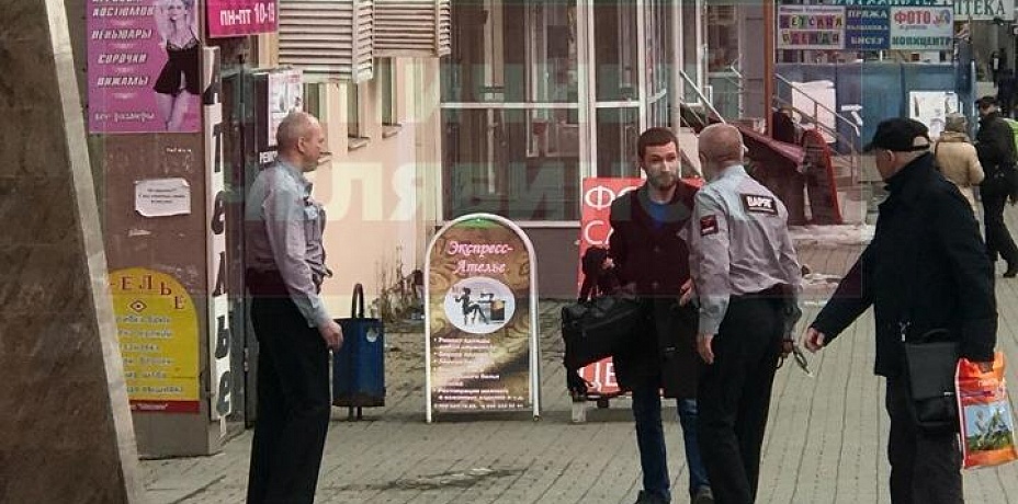 В челябинском Сбербанке рассказали о дебошире, напавшем на охранников