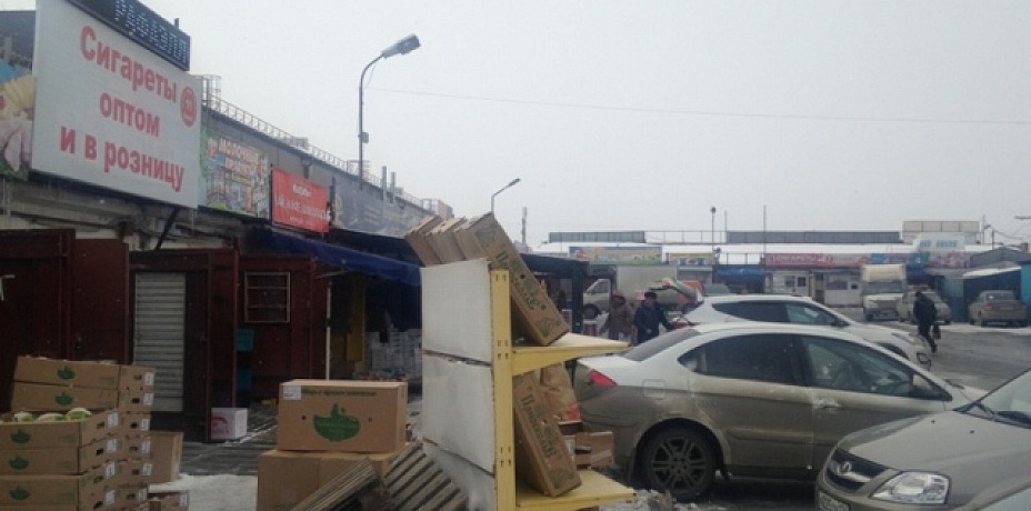 «Палеными» сигаретами торговали предприниматели на Потребительском рынке в Челябинске