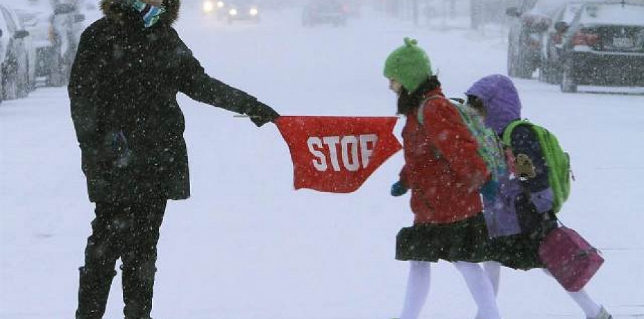 Когда морозы отменяют уроки в школах: с приходом зимних холодов этот вопрос стал актуален для родителей учеников
