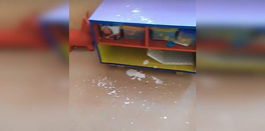 Часть потолка упала в детском саду в Челябинской области