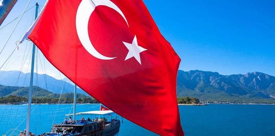 Бывший муж через ФСБ запретил супруге отдыхать с сыном в Турции
