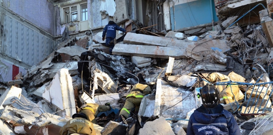 «Магнитогорск, мы с тобой!» Россия скорбит по погибшим при взрыве в Магнитогорске