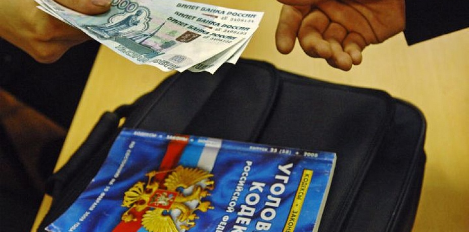 Женщина-адвокат попросила у подсудимых 170 тысяч рублей для взятки прокурору