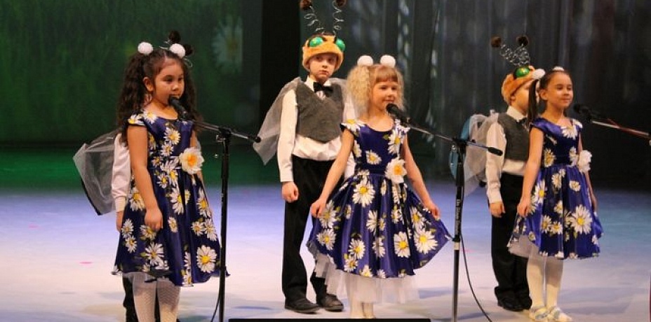 Малыши первыми поздравили Челябинск с Днем рождения на фестивале «Хрустальная капель»
