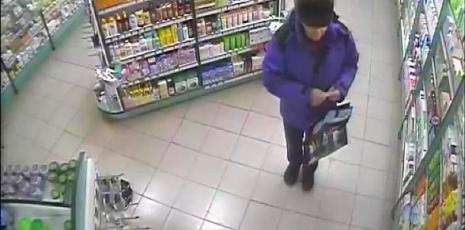В Чебаркуле разыскивают пожилого мужчину, укравшего из аптеки бьюти-гаджет