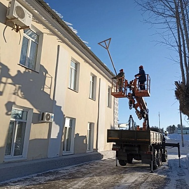 Военные коммунальщики Челябинска оперативно очищают объекты Минобороны от снега и льда