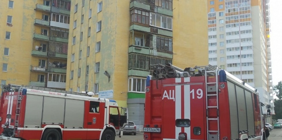 В Екатеринбурге из-за пожара на Эльмаше эвакуировали 50 человек