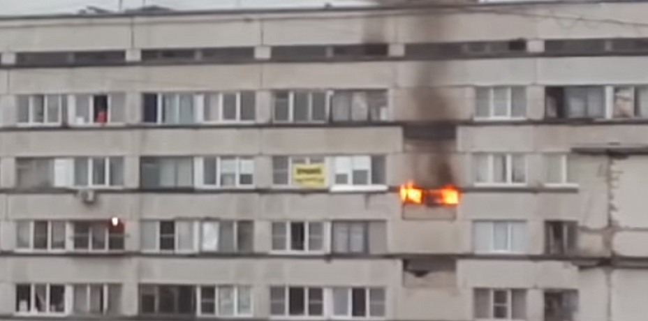 В Челябинске из-за вспыхнувшего дивана эвакуировали общежитие