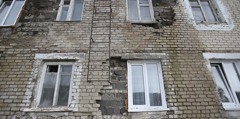 Опасные для жизни дома в Катав-Ивановском районе расселят