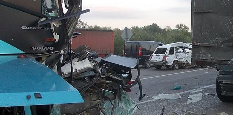 В ДТП под  с южноуральским автобусом под Воронежом пострадало 17 человек