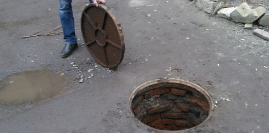 В Челябинске задержаны братья, укравшие 33 канализационных люка