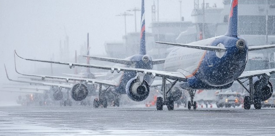 В аэропорту Челябинска задерживаются девять рейсов — как на прилёт, так и на вылет