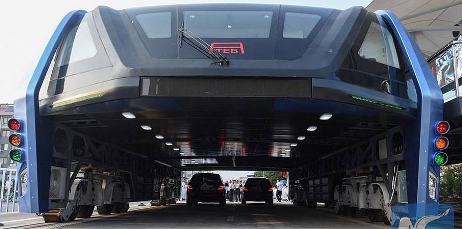 В Китае испытали автобус, движущийся над потоком автомобилей