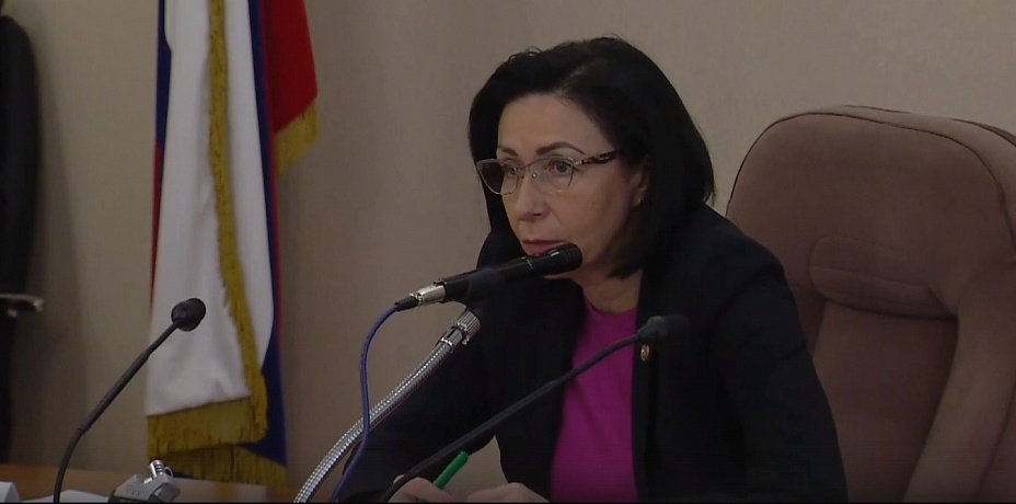 Вице-мэр Челябинска поручила главам районов немедленно приступить к посыпке тротуаров