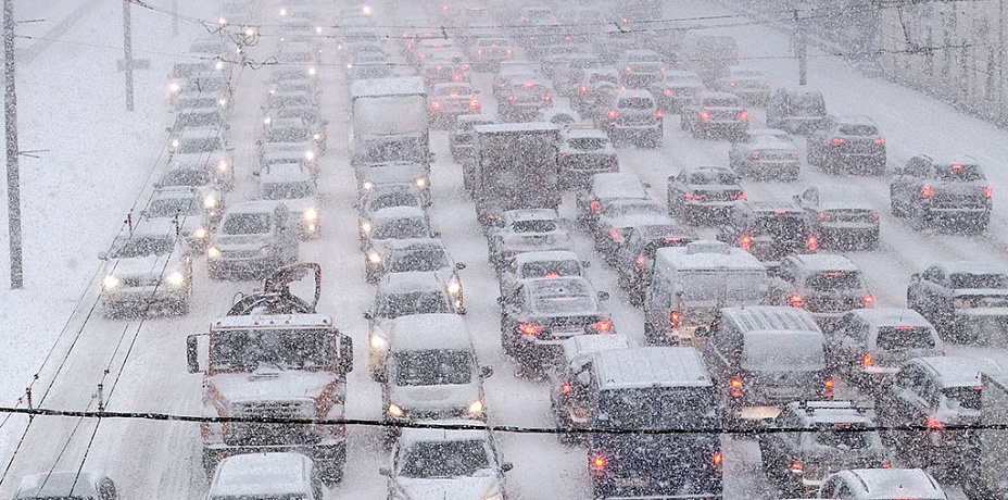 Дорожники рассказали о режиме работы в сильный снегопад в Челябинске