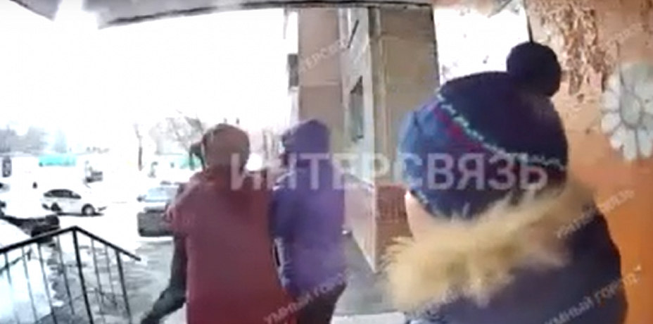 В Челябинске пьяный напал на школьника, женщину и двух пенсионеров