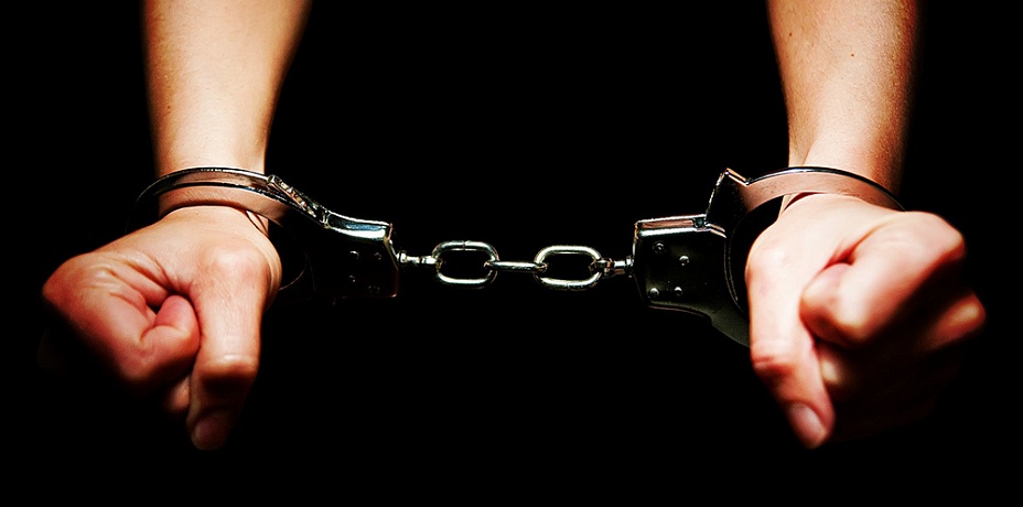 Чебаркульского следователя задержали по подозрению в домогательствах и изнасиловании 