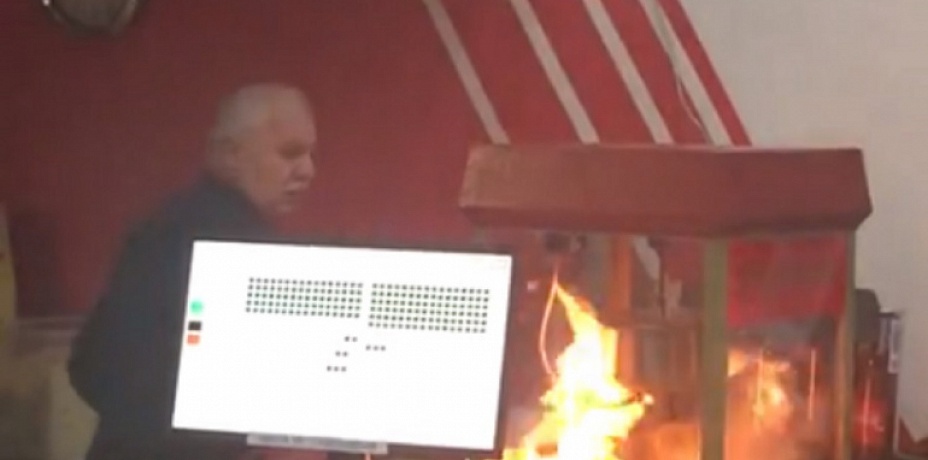 В Челябинске загорелся недавно открытый Текслером кинотеатр, полный детей