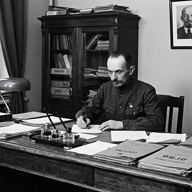 "Железный Феликс" — взгляд через сто лет: как председатель ВЧК превратил руины в индустриальную державу