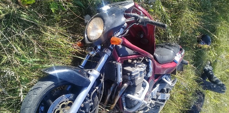 Два мотоциклиста опрокинулись в кювет в Увельском районе