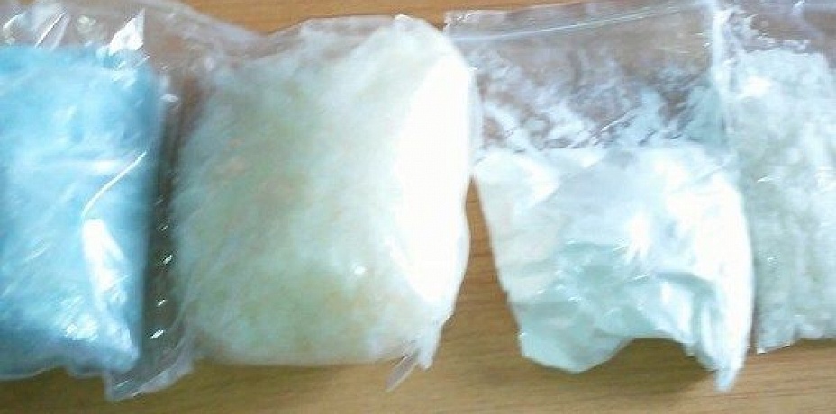 Наркодилер из Челябинска хранил три килограмма синтетических наркотиков в садовом домике