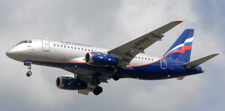 Самолет «Сухой Суперджет-100» не смог вылететь из Челябинска из-за неисправности двигателя