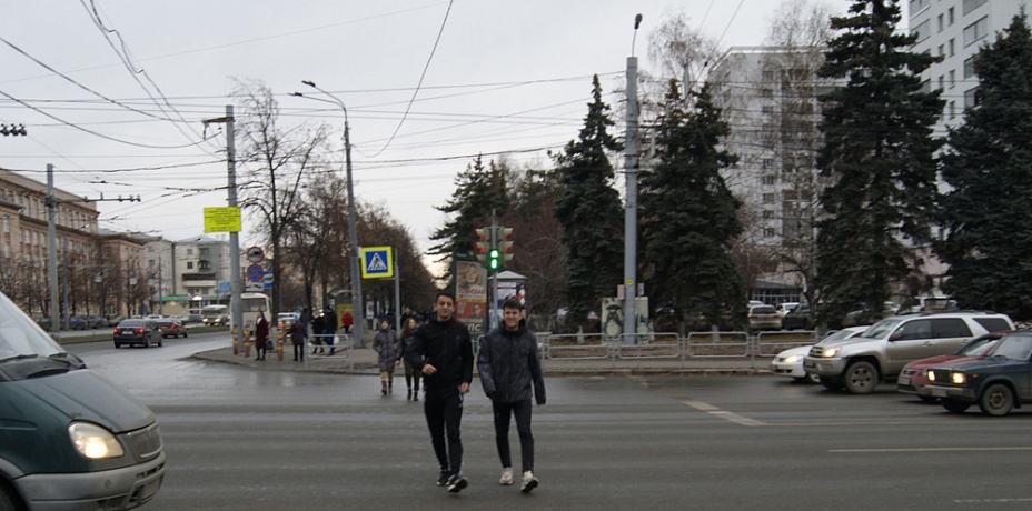 Светофор на Энгельса заработал на новом месте Челябинска