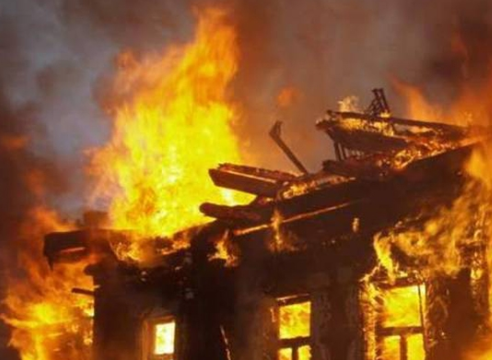 В Прикамье муж с женой сгорели в собственном доме