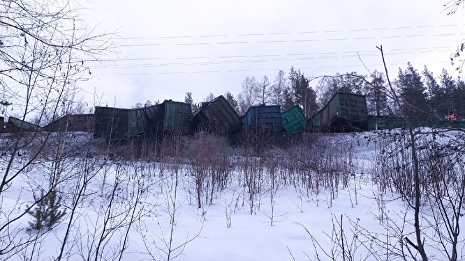 На Южном Урале сошли с рельс 17 вагонов с углем 