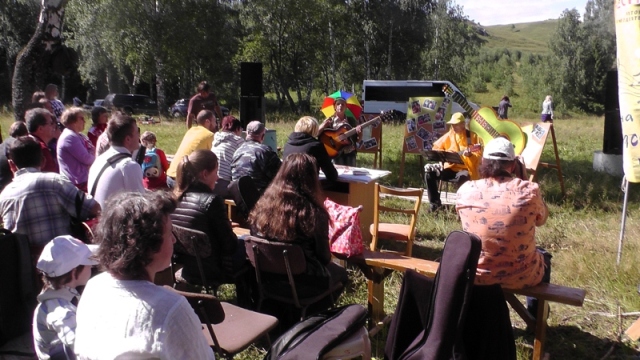 В Аше прошли ежегодный фестиваль бардовской песни и районный молодежный туристический слет