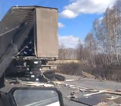 На трассе Челябинск - Курган столкнулись фура и самосвал (видео)