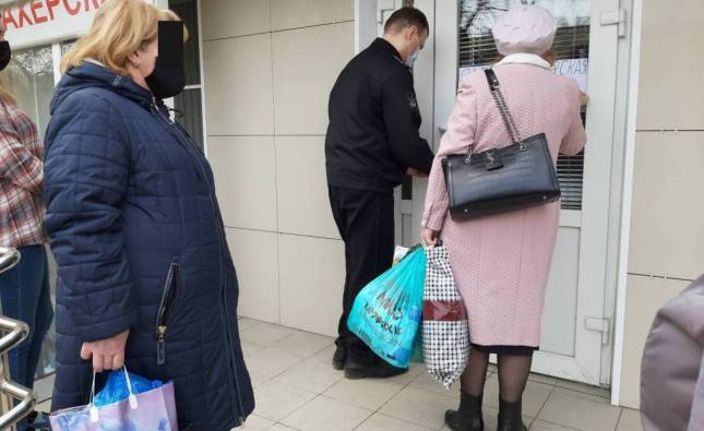 В Челябинске закрыли парикмахерскую, нарушившую режим по коронавирусу