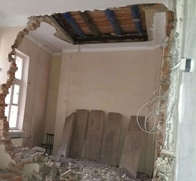 В Челябинске на мужчину рухнула бетонная стена квартиры