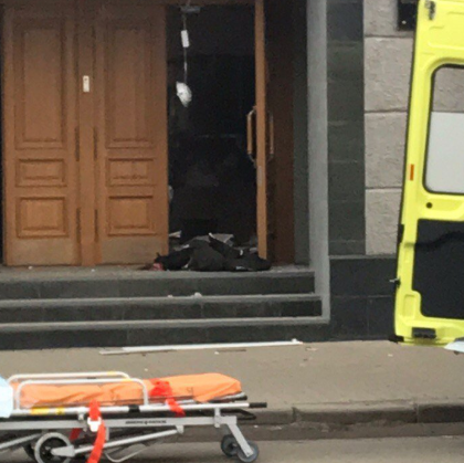 В здании ФСБ в Архангельске террорист взорвал бомбу