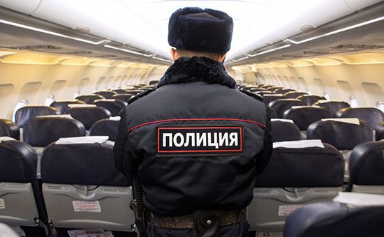 Пассажирка избила полицейского в аэропорту Челябинска