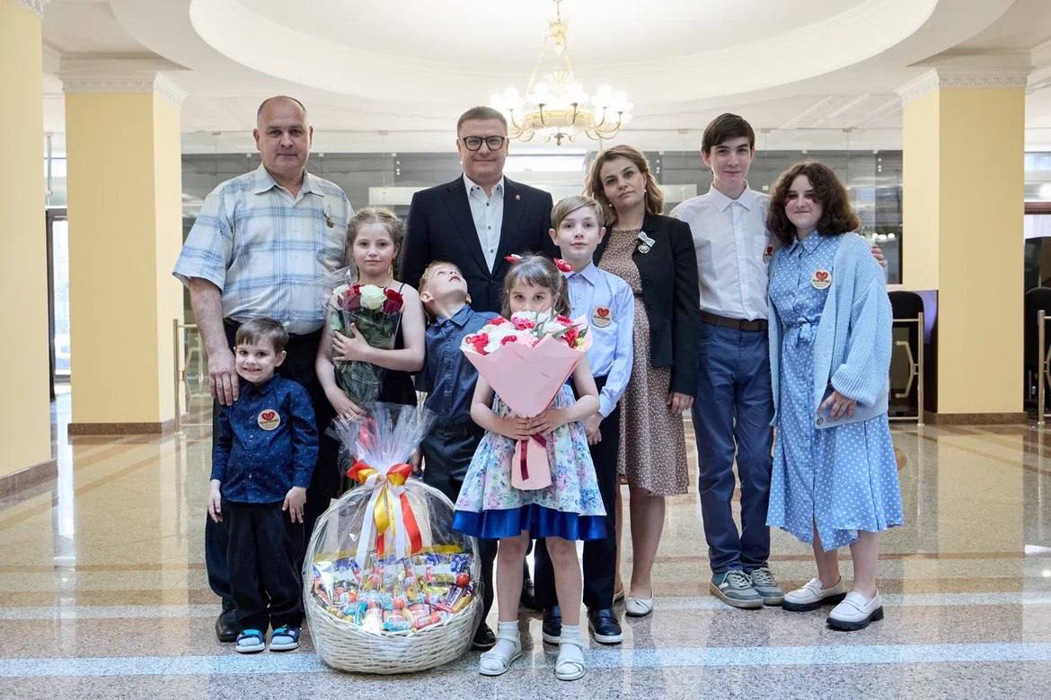 Путин пообщался с родителями семерых детей из Челябинска