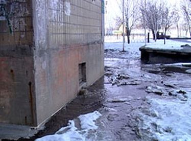 25 января более десятка Челябинцев не смогли забрать свои машины со стоянки, они  примерзли к земле