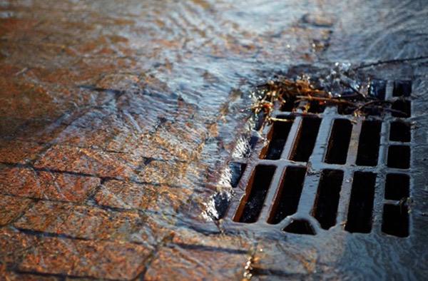  Авария на канализации: несколько улиц в Тракторозаводском районе  затоплены