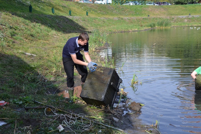 «Девичьи слёзы» стали чище: пруд в Челябинске очистили от мусора