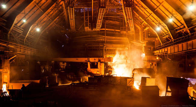 В цехе челябинского завода всю ночь тушили пожар