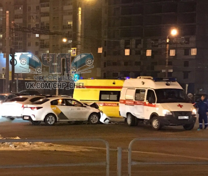 В Челябинске "Яндекс Такси" врезалось в автомобиль реанимации
