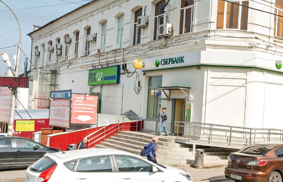 В Перми посетителей банка эвакуировали из-за подозрительного пакета