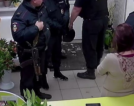 В Озерске жена и муж найдены убитыми в цветочном магазине В Озерске жена и муж найдены убитыми в цветочном магазине