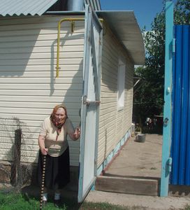 82-летняя жительница Янгельки Татьяна Коновалова третий год ждет обещанного голубого топлива