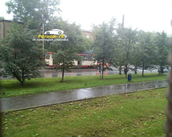 В Челябинске на ходу загорелся трамвай 