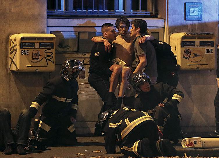 В серии терактов во Франции погибло более 150 человек