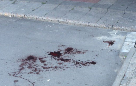 На остановке в Нижнем Тагиле неизвестный ударил женщину ножом в живот