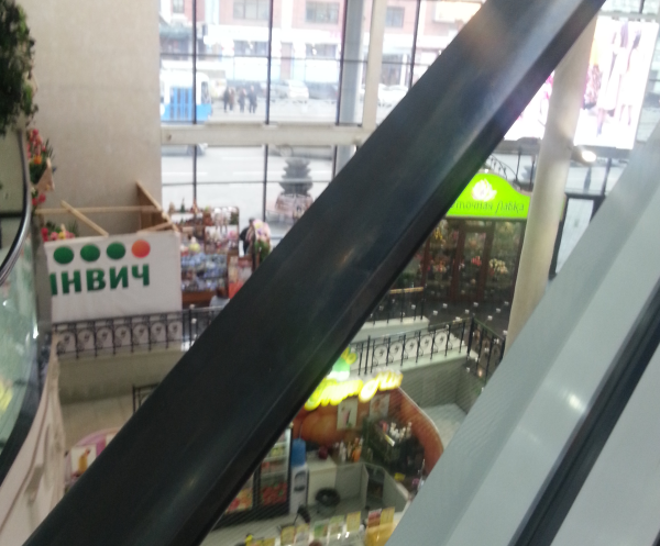 В Екатеринбурге охранники избили подростков за съемку в ТЦ "Гринвич" В Екатеринбурге охранники избили подростков за съемку в ТЦ "Гринвич"