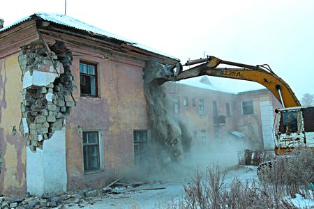 За неделю в поселке на краю Коркинского разреза расселили семь аварийных домов